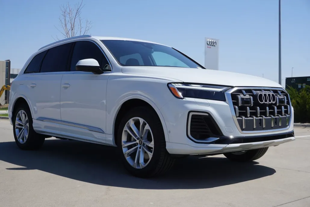 2025 Audi Q7 Premium Plus photo 1