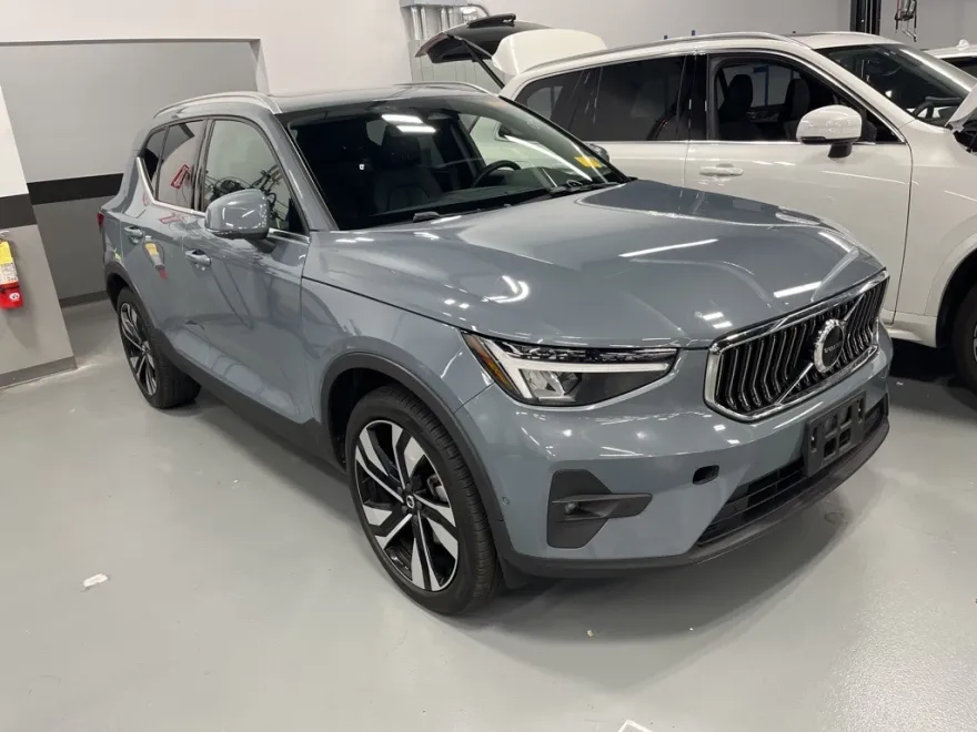 2023 Volvo XC40 AWD Plus photo 1