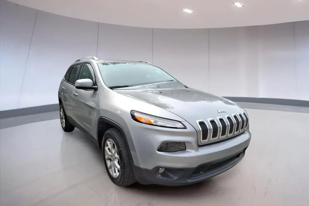 2016 Jeep Cherokee Latitude photo 1
