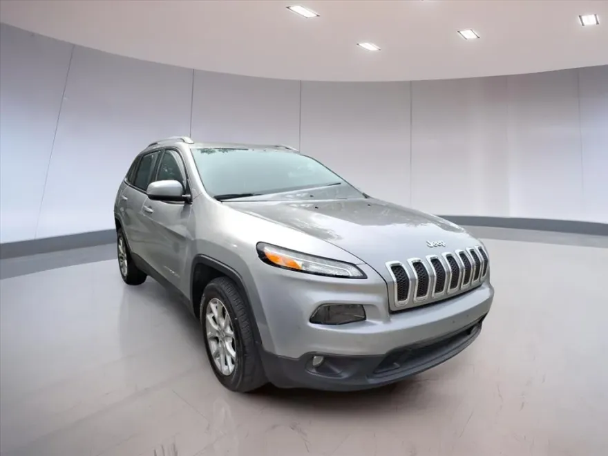 2016 Jeep Cherokee Latitude photo 1