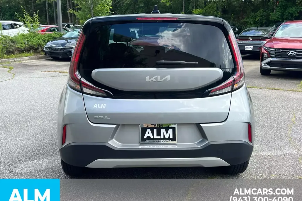 2023 Kia Soul LX photo 1