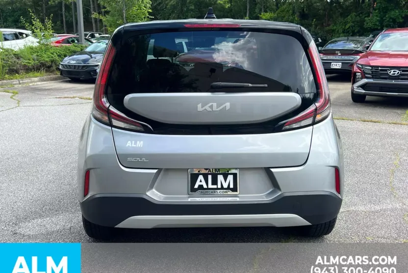 2023 Kia Soul LX photo 1