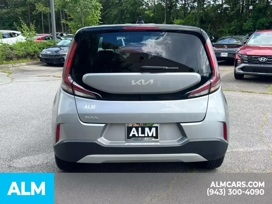 2023 Kia Soul LX photo 1