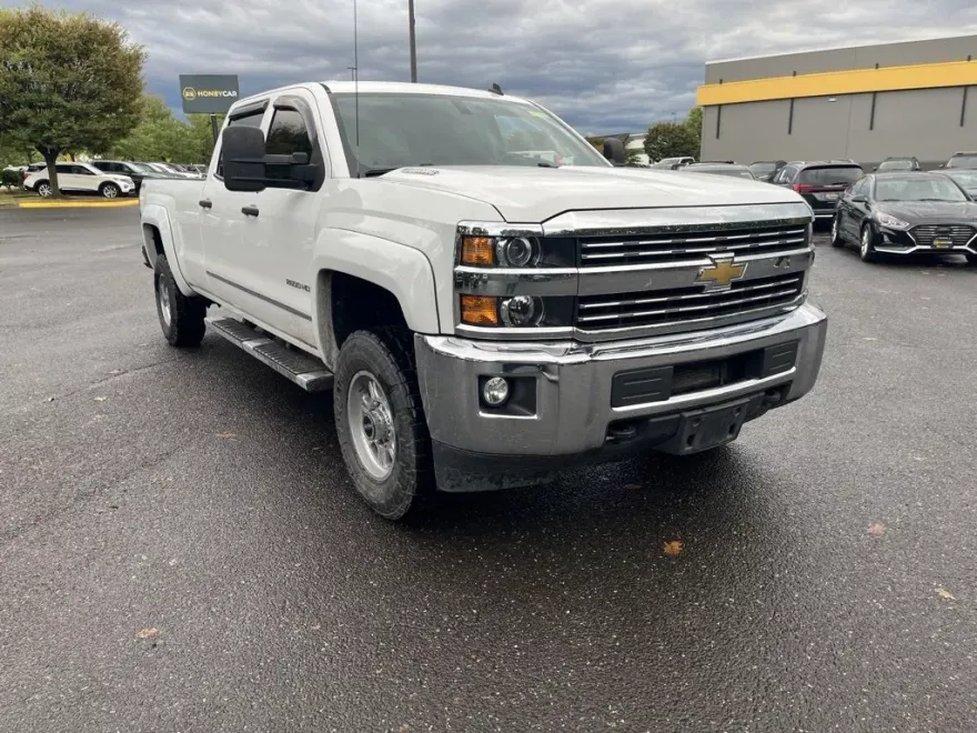 2015 Chevrolet Silverado 2500HD LT photo 1