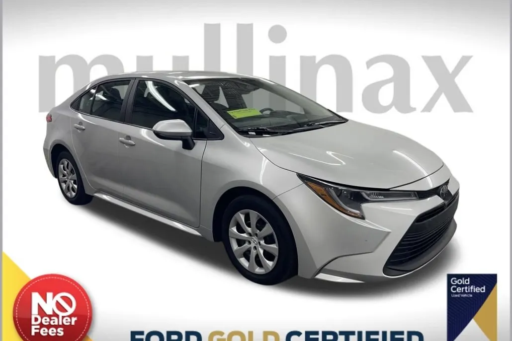 2024 Toyota Corolla LE photo 1