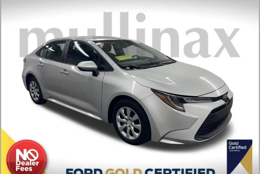 2024 Toyota Corolla LE photo 1