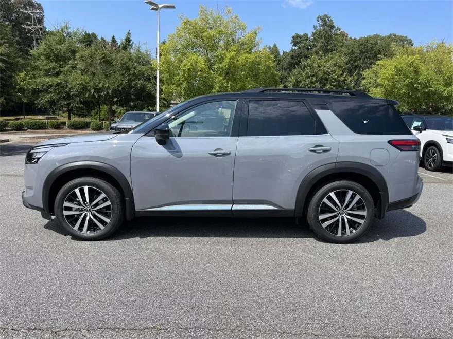 2025 Nissan Pathfinder Platinum photo 1