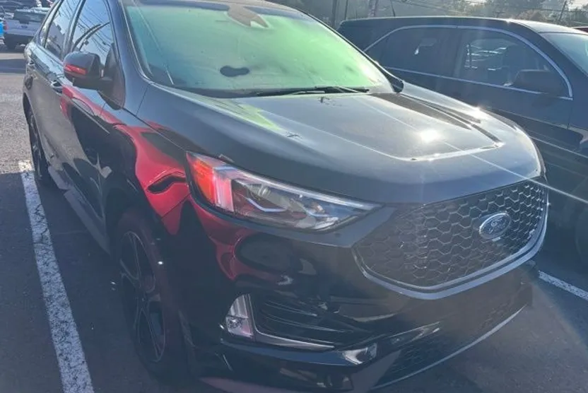 2019 Ford Edge ST photo 1