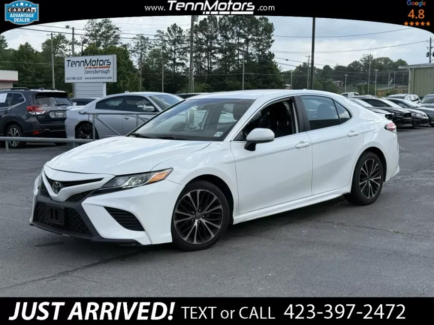 2020 Toyota Camry SE photo 1