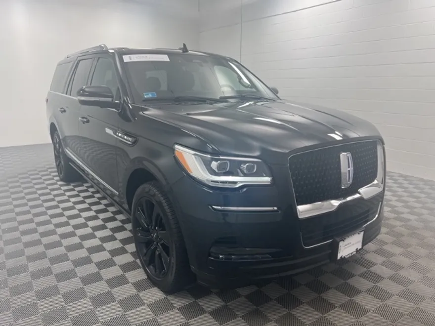 2023 Lincoln Navigator L Reserve photo 1