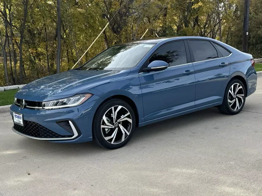 2025 Volkswagen Jetta 1.5T SEL photo 1