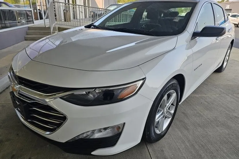 2024 Chevrolet Malibu 1LT photo 1