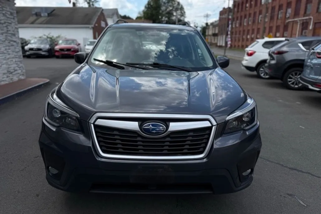 2021 Subaru Forester Premium photo 1