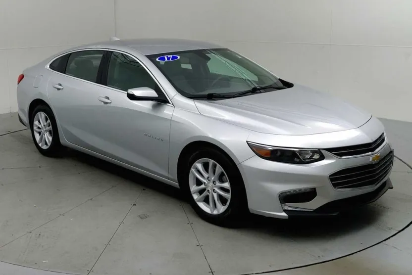 2017 Chevrolet Malibu 1LT photo 1