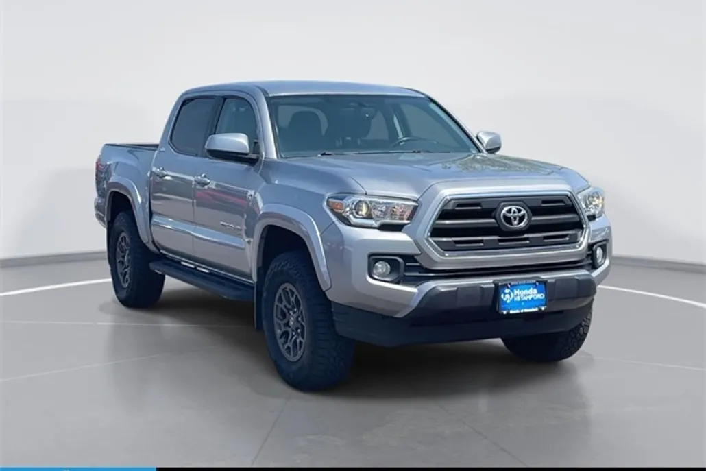 2017 Toyota Tacoma SR5 photo 1