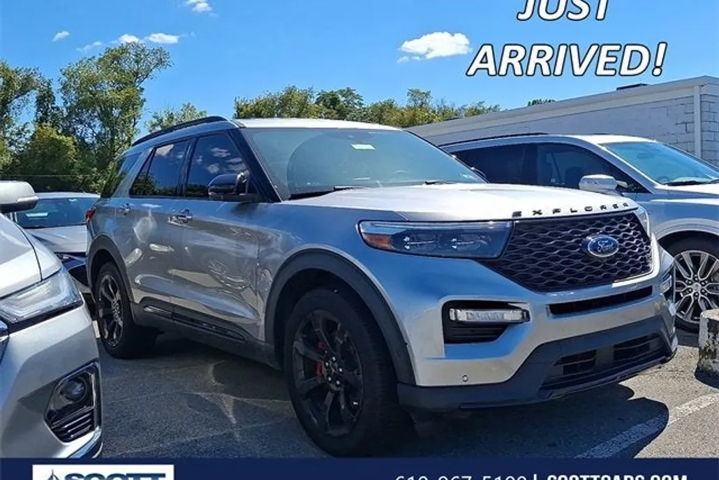 2021 Ford Explorer ST photo 1