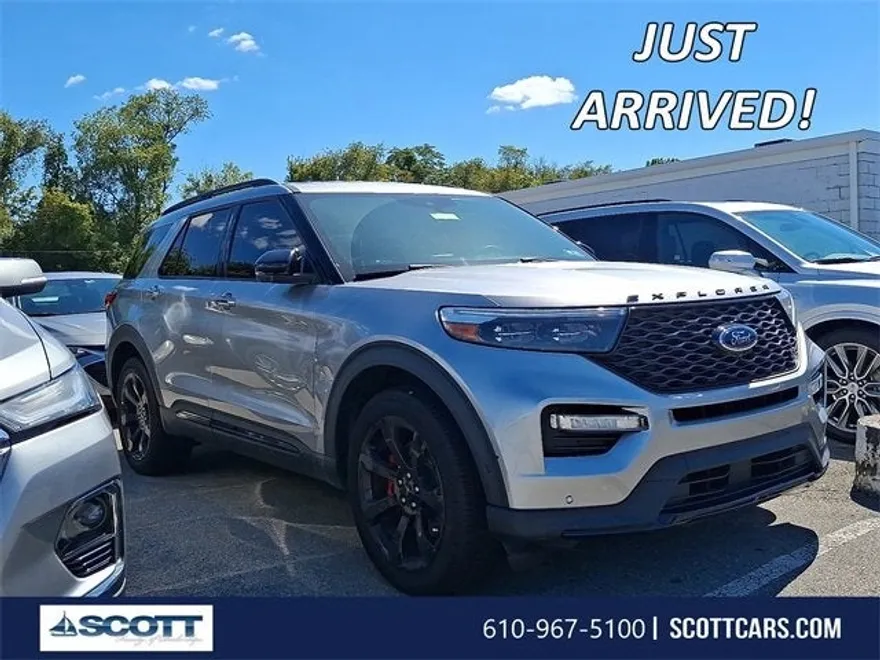 2021 Ford Explorer ST photo 1