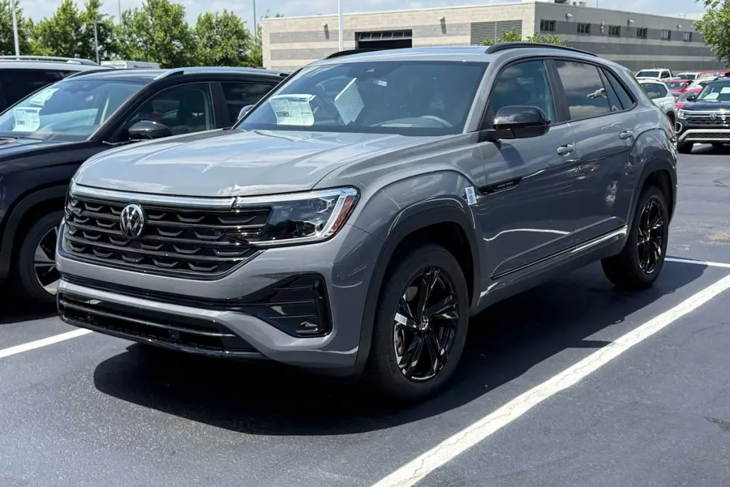 2025 Volkswagen Atlas Cross Sport SEL R-Line photo 1