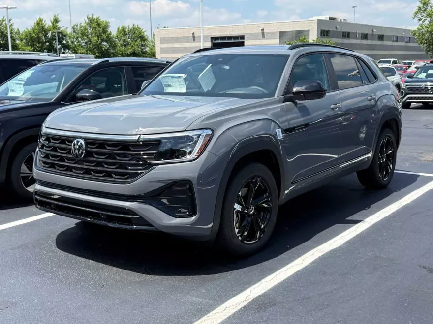 2025 Volkswagen Atlas Cross Sport SEL R-Line photo 1