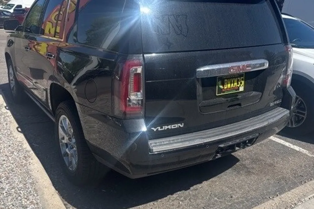 2017 Gmc Yukon Denali photo 1