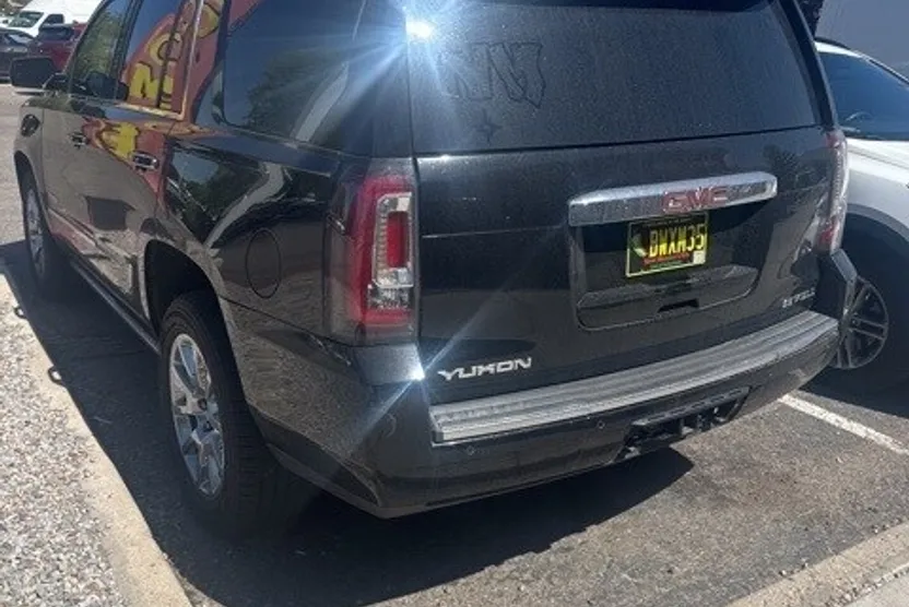 2017 Gmc Yukon Denali photo 1