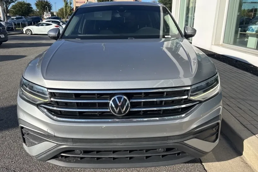 2022 Volkswagen Tiguan SE photo 1