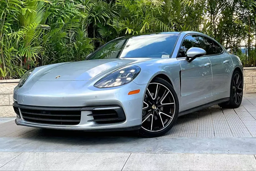 2018 Porsche Panamera 4 photo 1