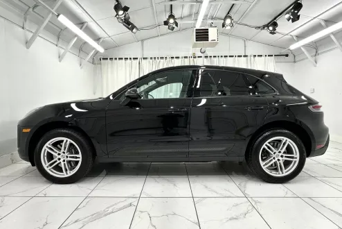 2024 Porsche Macan Base photo 2