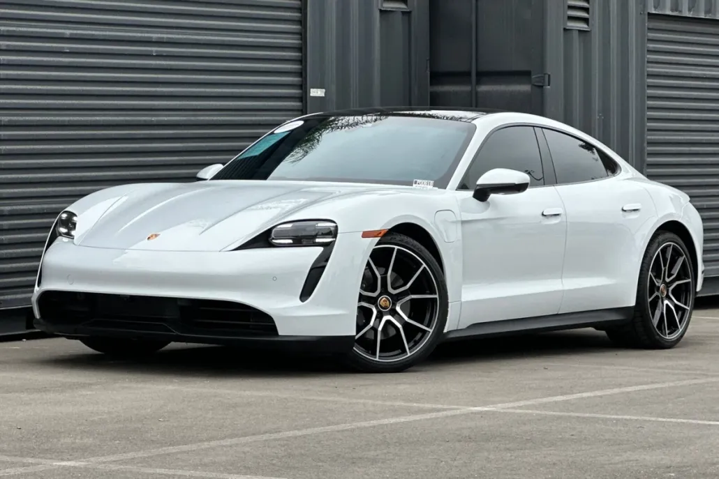 2023 Porsche Taycan photo 1