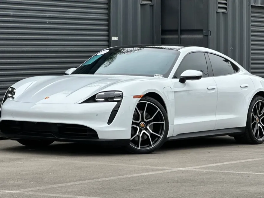 2023 Porsche Taycan photo 1