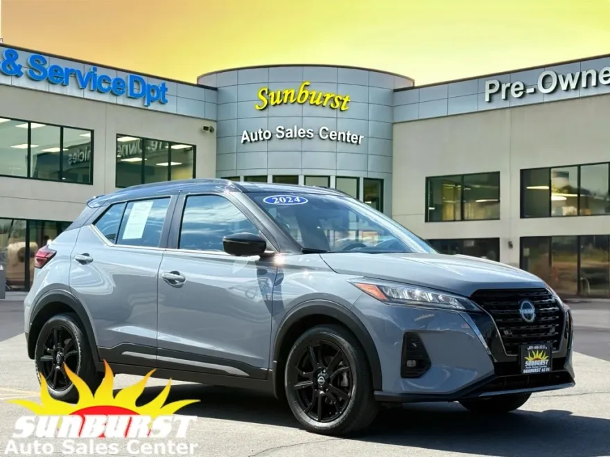 2024 Nissan Kicks SR photo 1