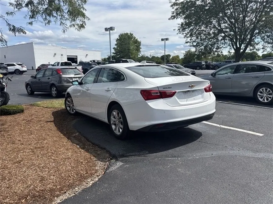2024 Chevrolet Malibu 1LT photo 1
