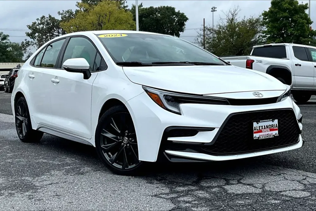 2024 Toyota Corolla SE photo 1