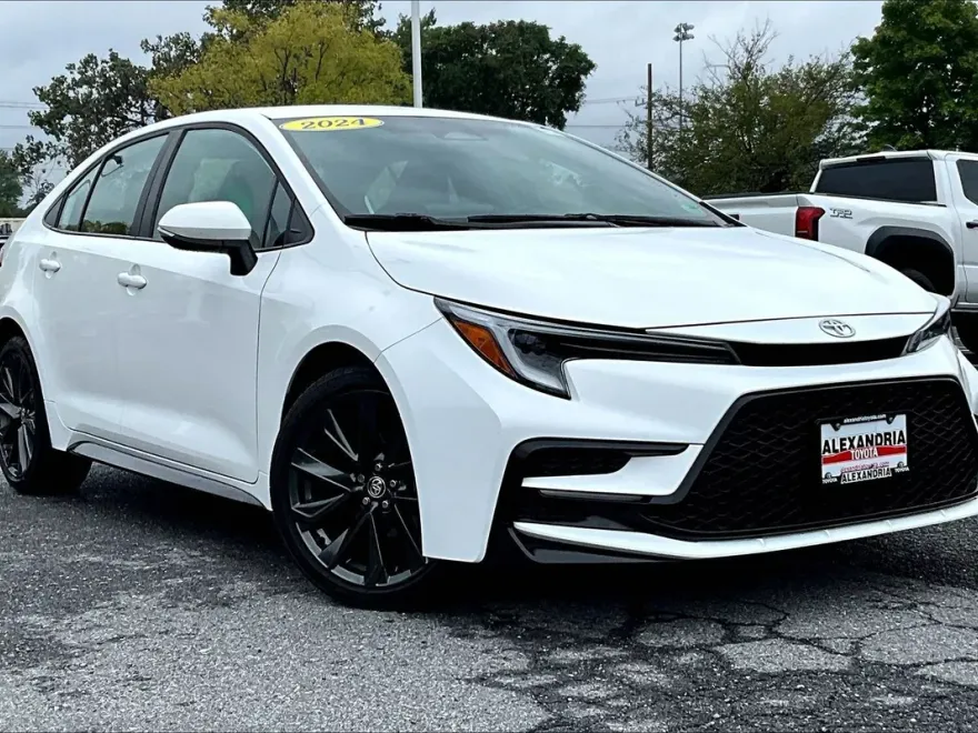 2024 Toyota Corolla SE photo 1