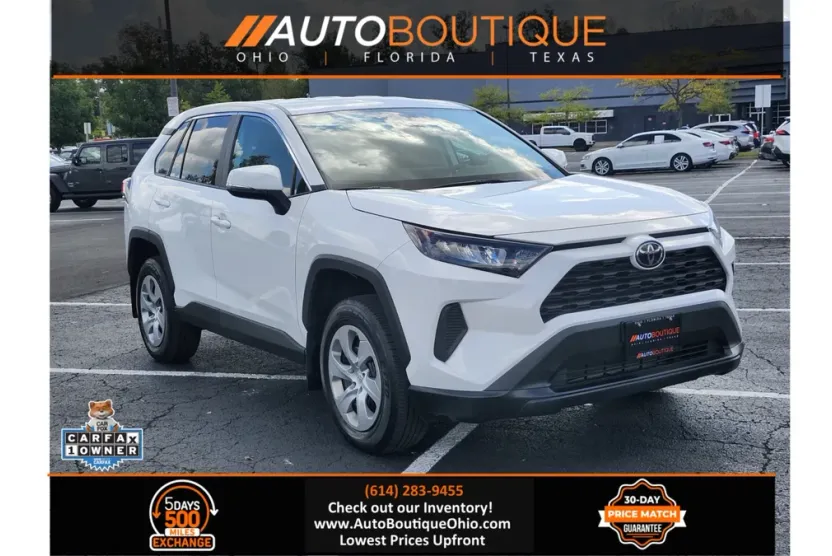 2022 Toyota RAV4 LE photo 1