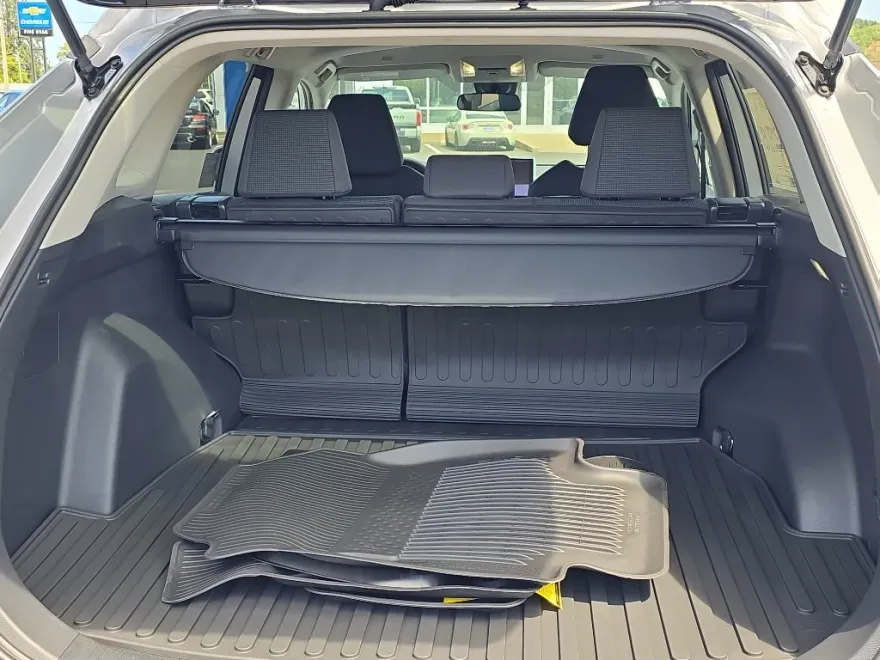 2025 Toyota RAV4 LE photo 1