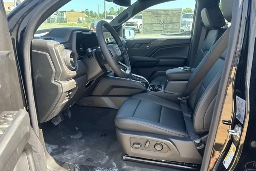 2026 Chevrolet Colorado Trail Boss photo 1