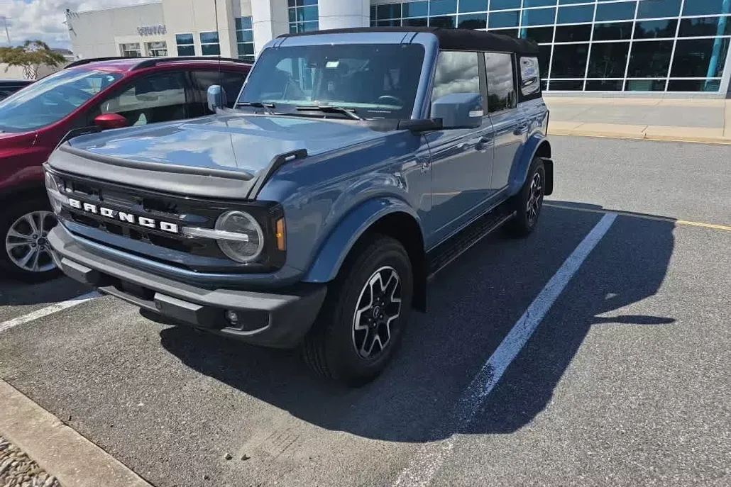 2023 Ford Bronco Outer Banks photo 1
