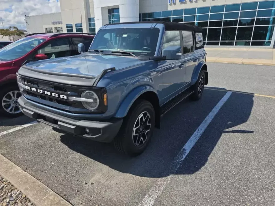 2023 Ford Bronco Outer Banks photo 1