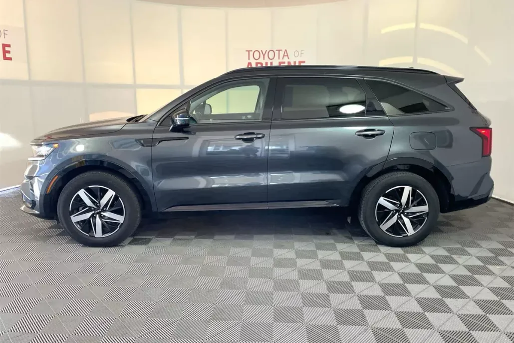 2023 Kia Sorento S photo 1