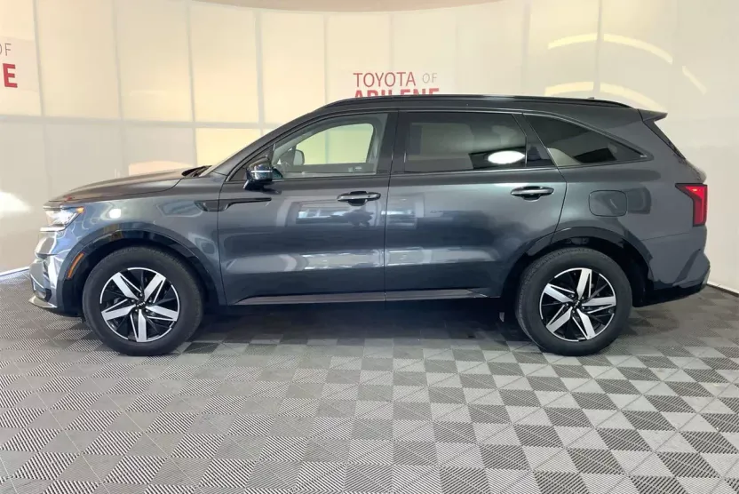 2023 Kia Sorento S photo 1