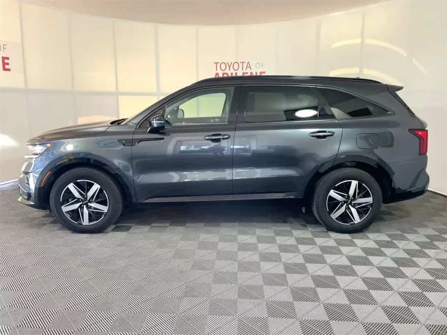 2023 Kia Sorento S photo 1