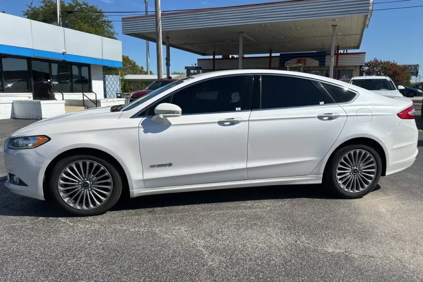 2013 Ford Fusion Hybrid Titanium photo 1