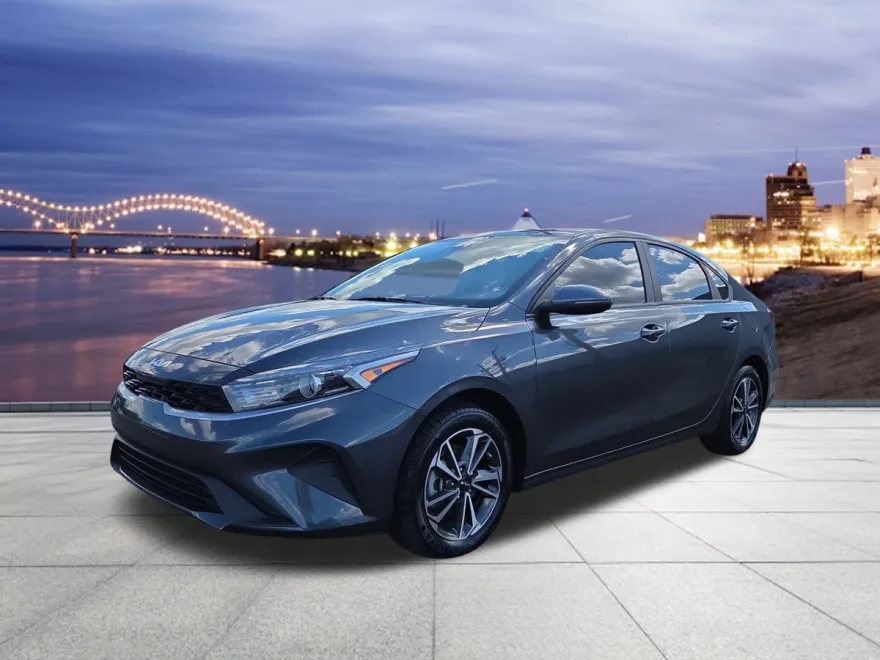 2023 Kia Forte LXS photo 1