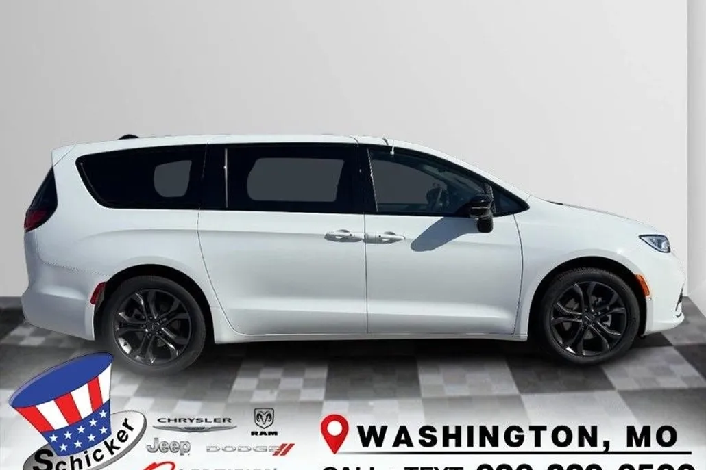2026 Chrysler Pacifica photo 1