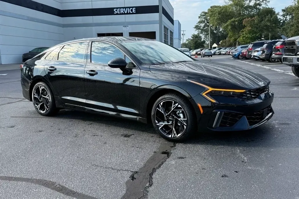 2026 Kia K5 GT-Line photo 1