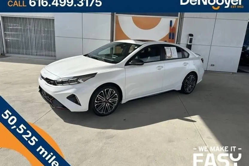 2023 Kia Forte GT photo 1