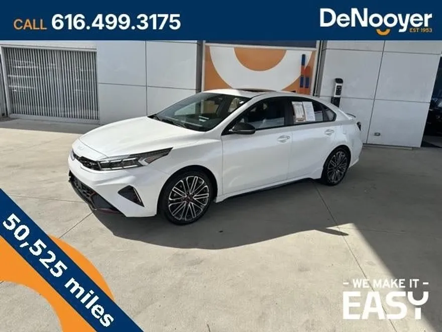 2023 Kia Forte GT photo 1