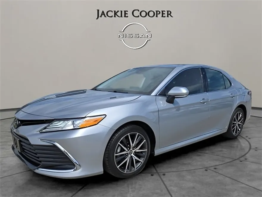 2023 Toyota Camry XLE photo 1