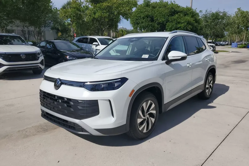 2025 Volkswagen Tiguan S photo 1